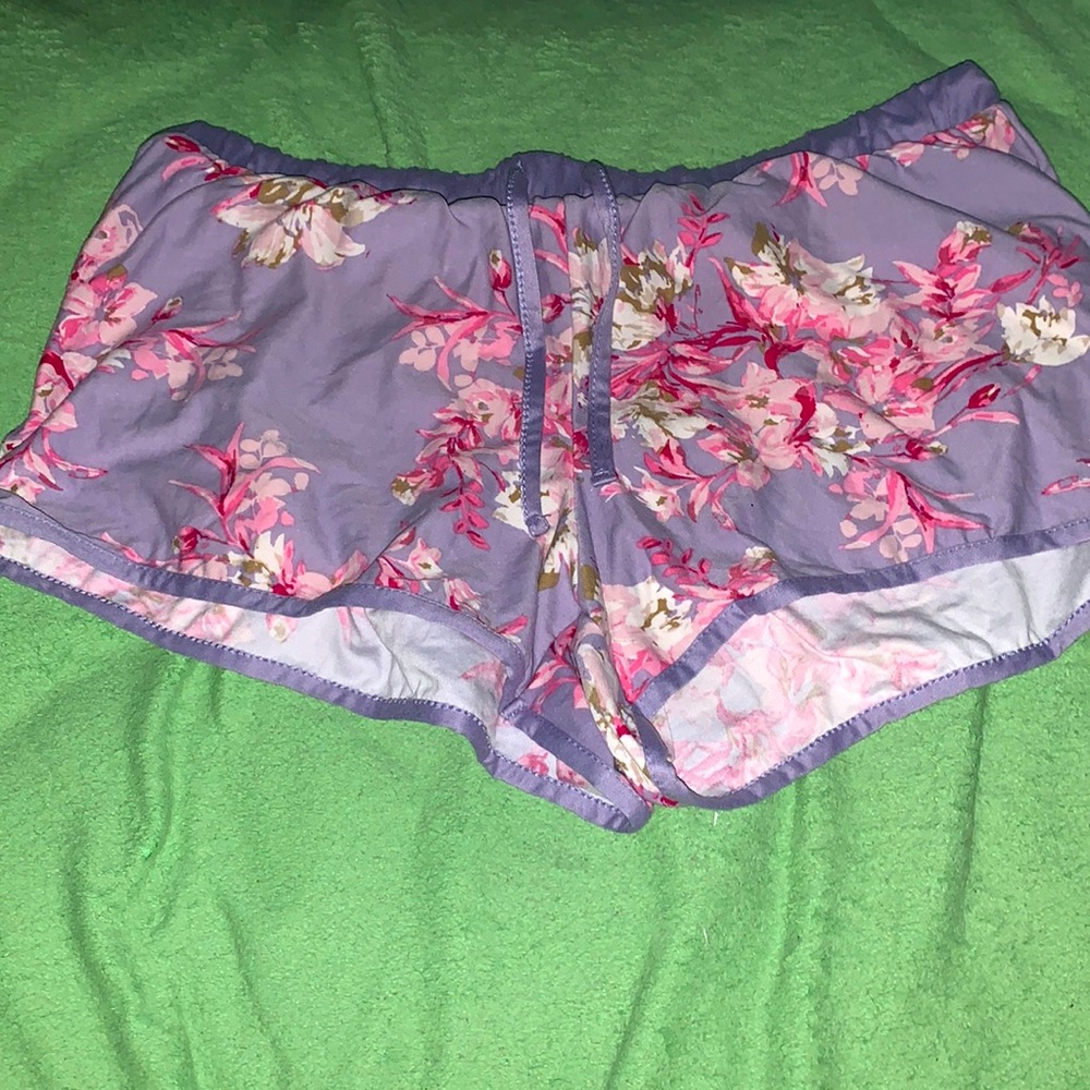 Large shorts soft lilac floral